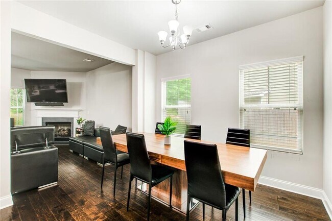 Building Photo - 4196 Woodland Park Dr SW