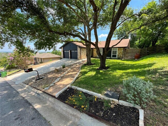 Building Photo - 2401 Silver Spur Dr