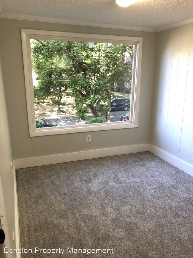 Foto del edificio - 4 br, 2 bath House - 621 Walnut St.