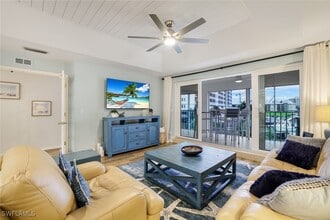 Building Photo - 9101 Vanderbilt Dr