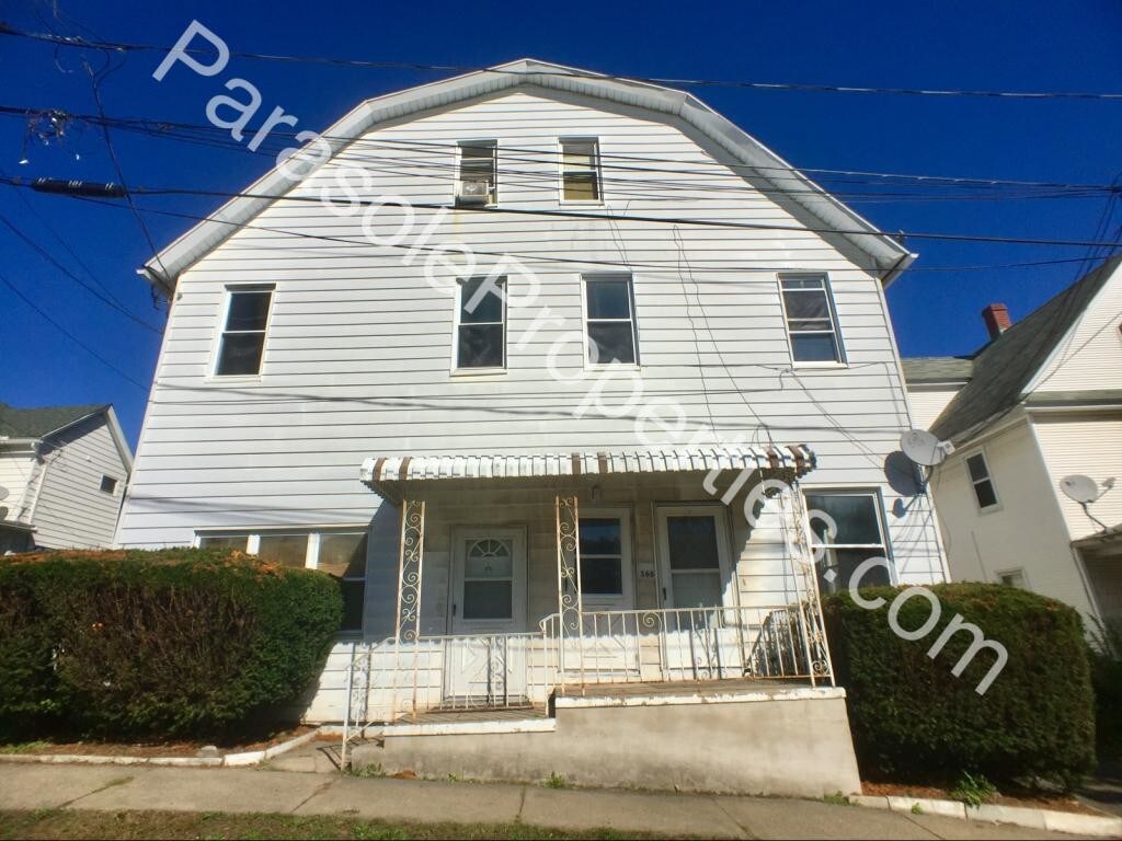Primary Photo - 366 Ferdinand St