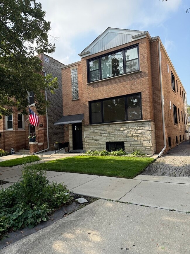 Building Photo - 5430 W Berteau Ave