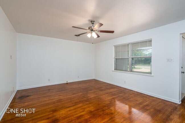 Building Photo - 1442 Beechwood Ln