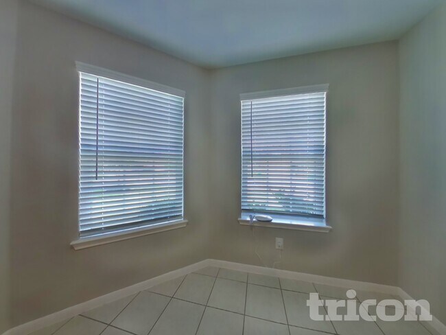 Building Photo - 717 Totem Trail Dr
