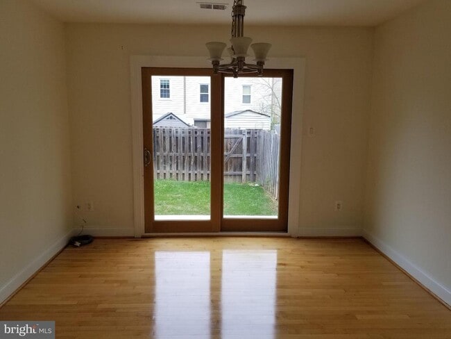 Building Photo - 5467 Lighthouse Ln