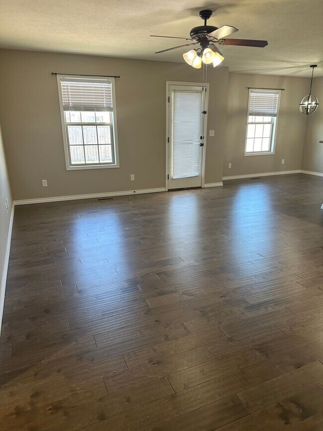 Foto del edificio - Your Dream 3-Bed, 2-Bath Brick Haven
