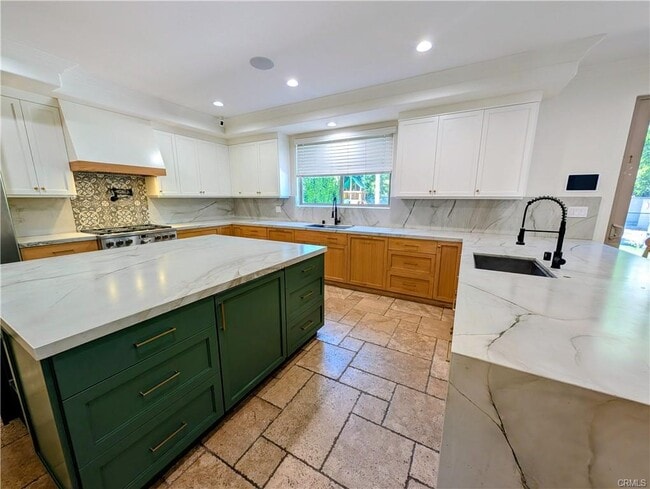 Foto del edificio - 16659 Addison St