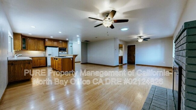 Building Photo - 551 Chablis Ct