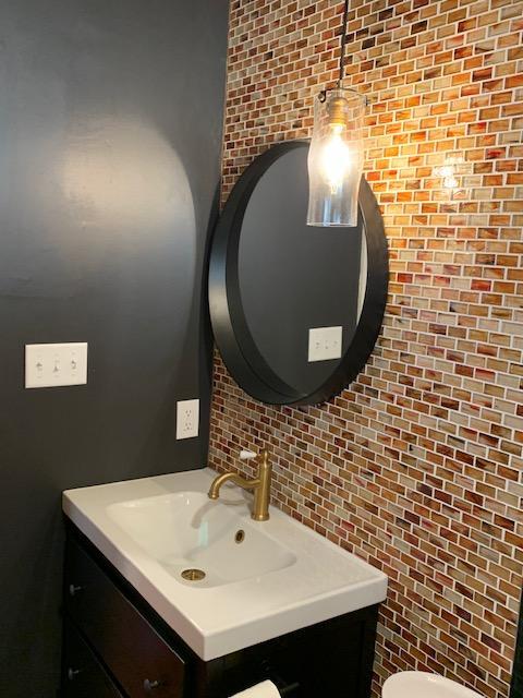 Foto del edificio - 713 Hutchins Dr