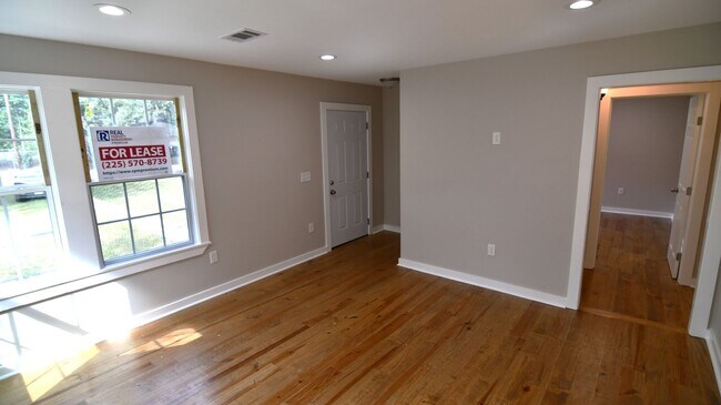 Foto del edificio - Charming Updated 2-Bedroom Home in Baton Rouge – Move-In Ready!