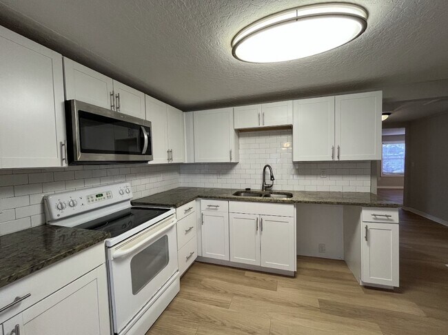 Foto del edificio - 37 Haworth Ave