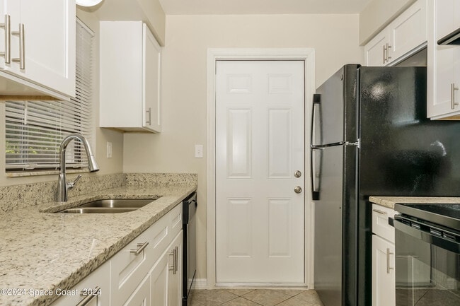 Foto del edificio - 6830 Caliph Ave