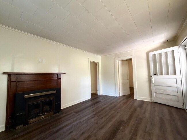 Foto del edificio - 6919 Deep Springs Rd