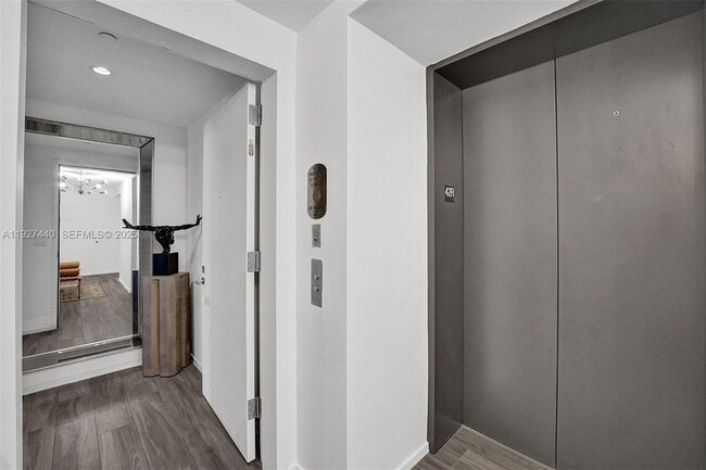 Building Photo - 801 S Miami Ave