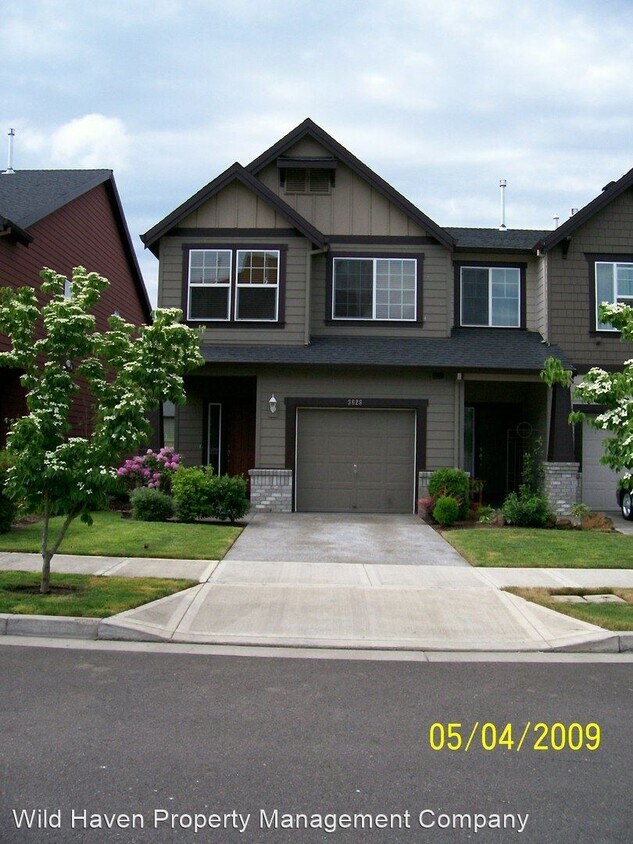 Primary Photo - 3 br, 2.5 bath House - 3628 Oak Grove St.