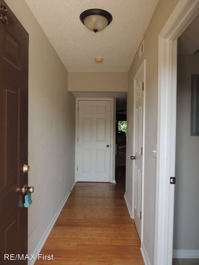 Building Photo - 2 br, 1.5 bath House - 128 Olympia Dr.