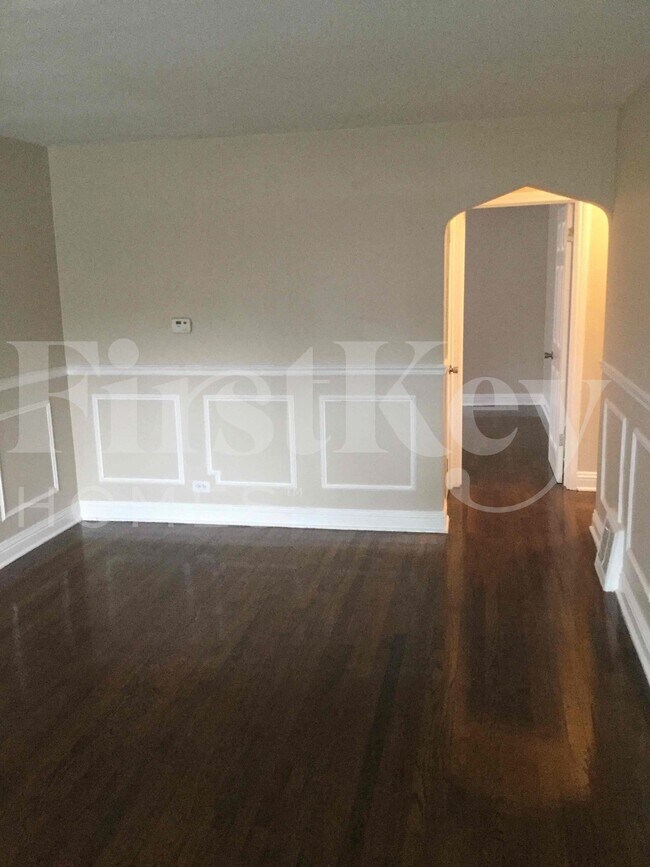 Foto del edificio - 8044 S Maplewood Ave