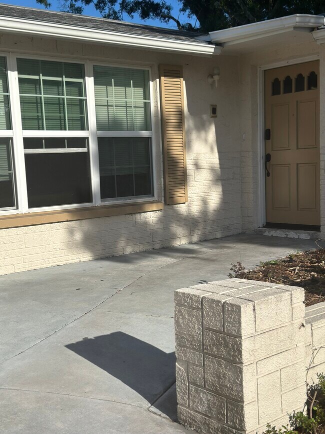 Building Photo - 11010 Tamarix Ave