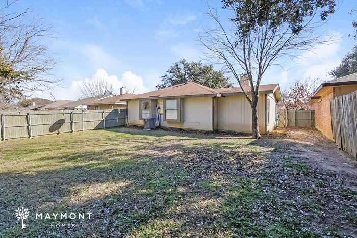 Building Photo - Charming 2-Bedroom Home