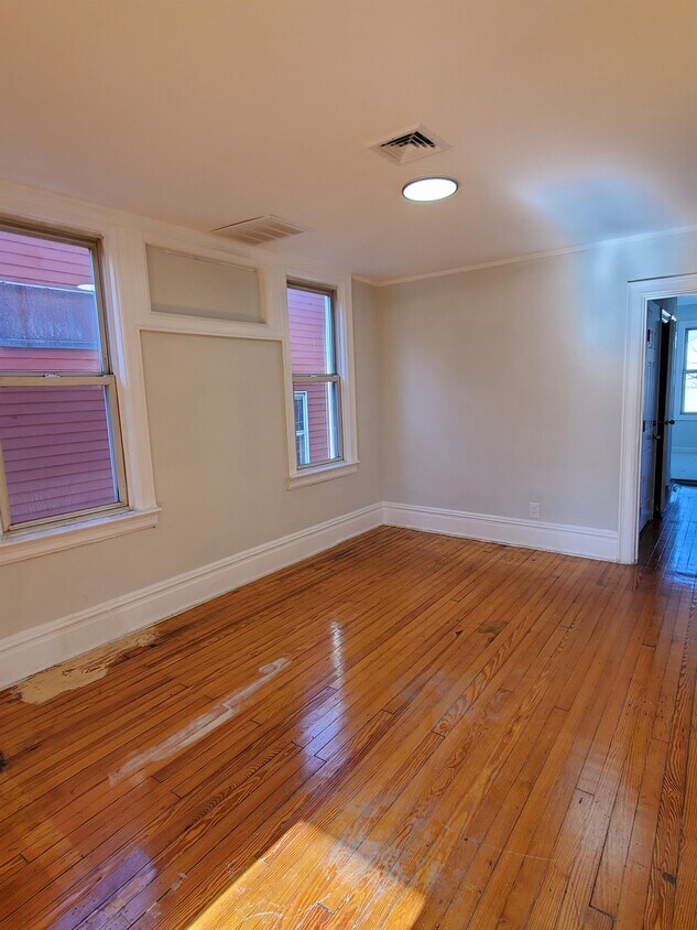 Building Photo - 136 Myrtle Ave