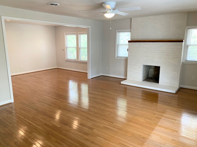 Living Room - 414 E Lake Ave