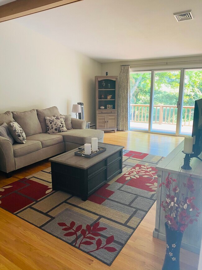Foto del edificio - 7863 Russell Ln