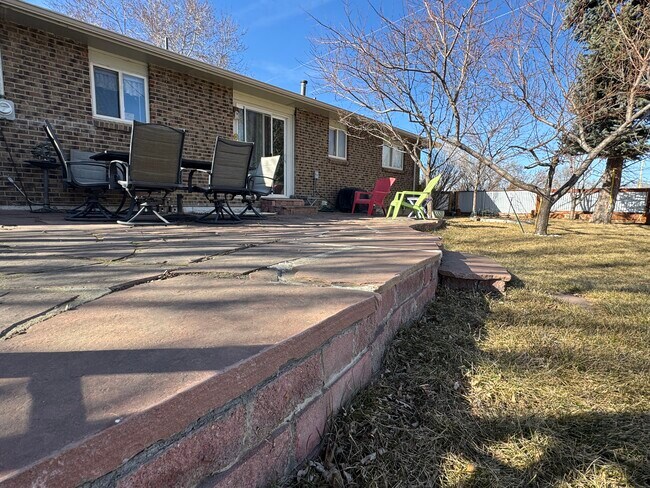 Foto del edificio - 100 Lawley Dr