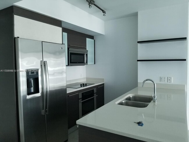 Building Photo - 500 Brickell Ave