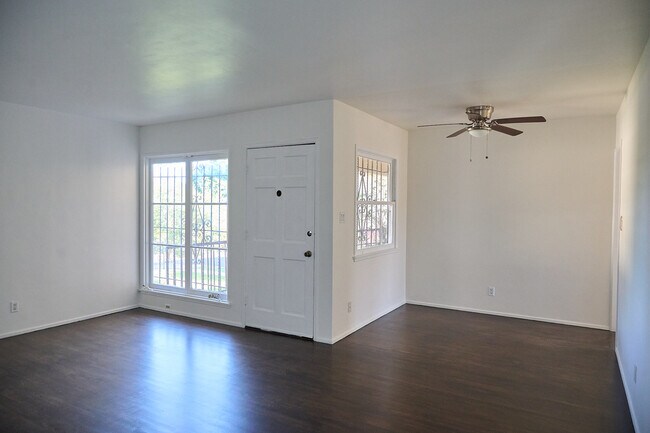 Foto del edificio - 5707 Clemson St