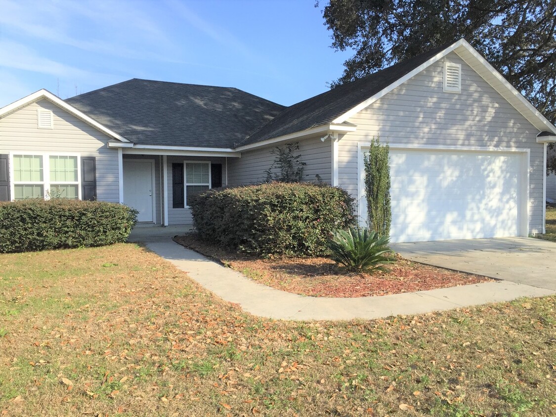 Primary Photo - Stylish and Spacious 3BR/2BA Rental Home w...