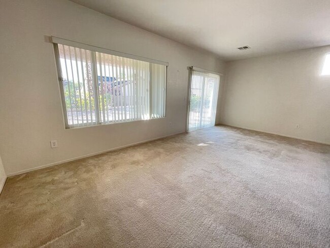 Building Photo - **14 days FREE from date of approval** Thi...