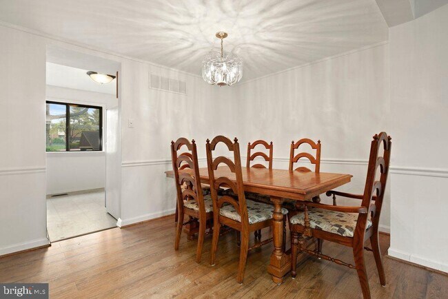 Foto del edificio - 7327 Kerry Hill Ct