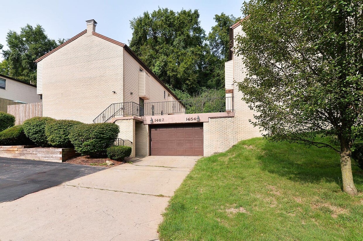Primary Photo - 1462 Spreading Oak Dr