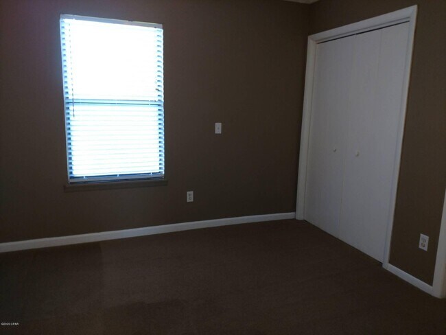 Building Photo - 3600 Tiki Dr