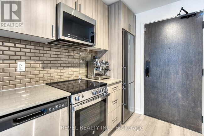 Photo du bâtiment - 1005 Dundas St E