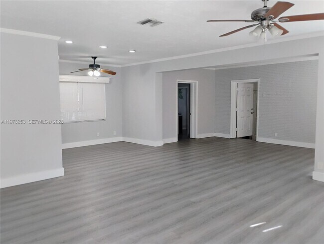 Building Photo - 2600 SW 9th Ave