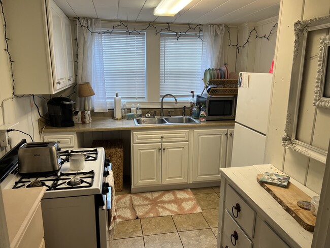 Building Photo - 340 E Thach Ave