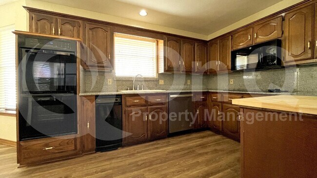 Foto del edificio - 10 Cypress Ct