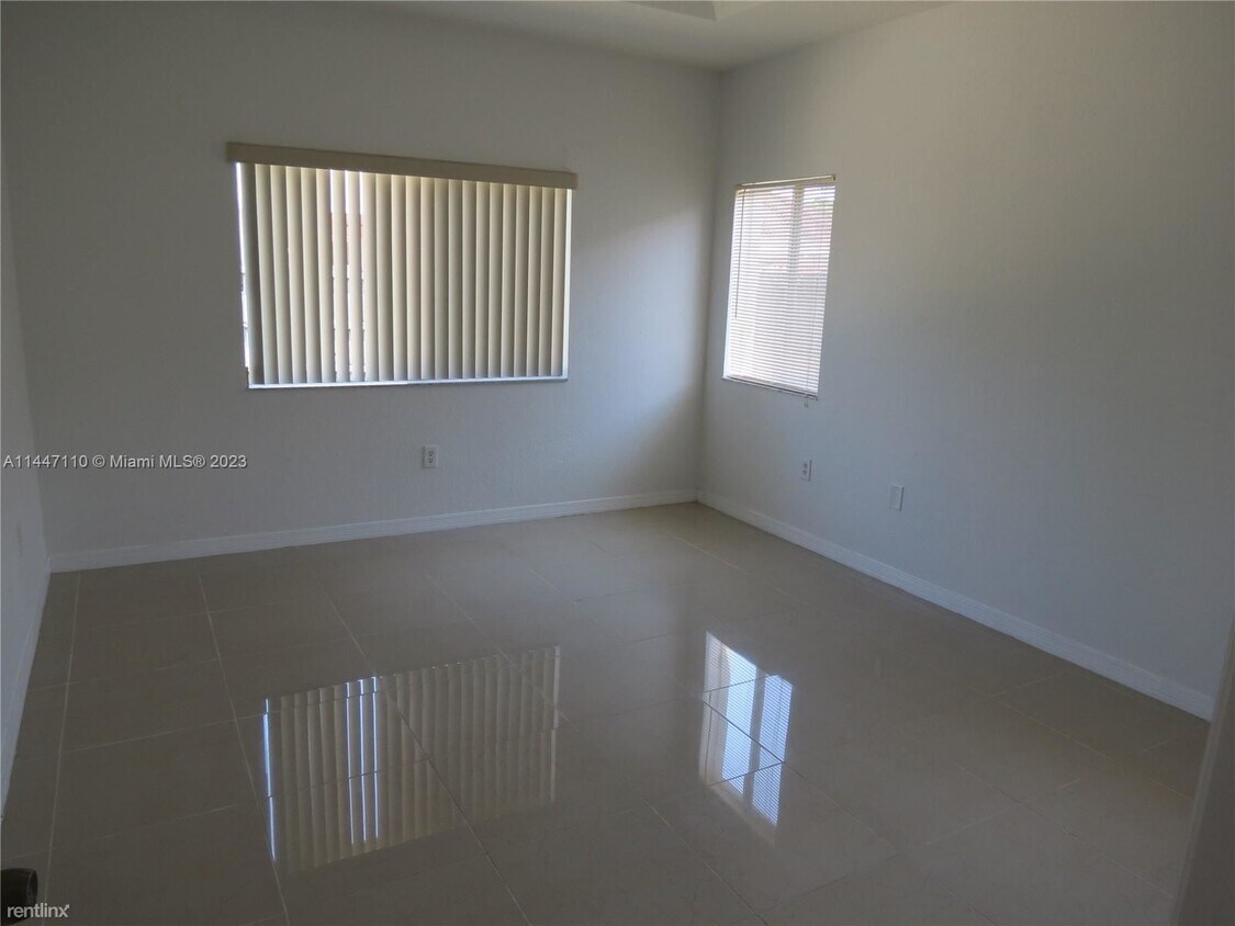 Foto principal - 3 br, 2 bath House - 22527 SW 102nd Path