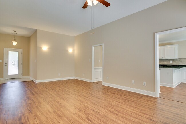 Building Photo - 2152 Sylvan Lake Dr