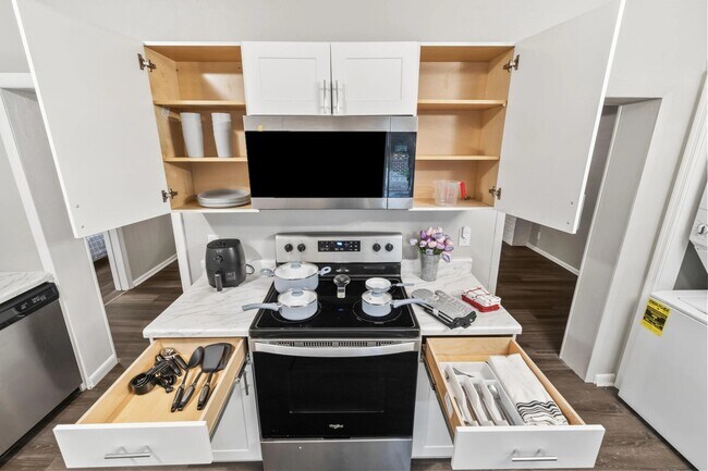 Foto del edificio - 4731 E Castlewood Dr