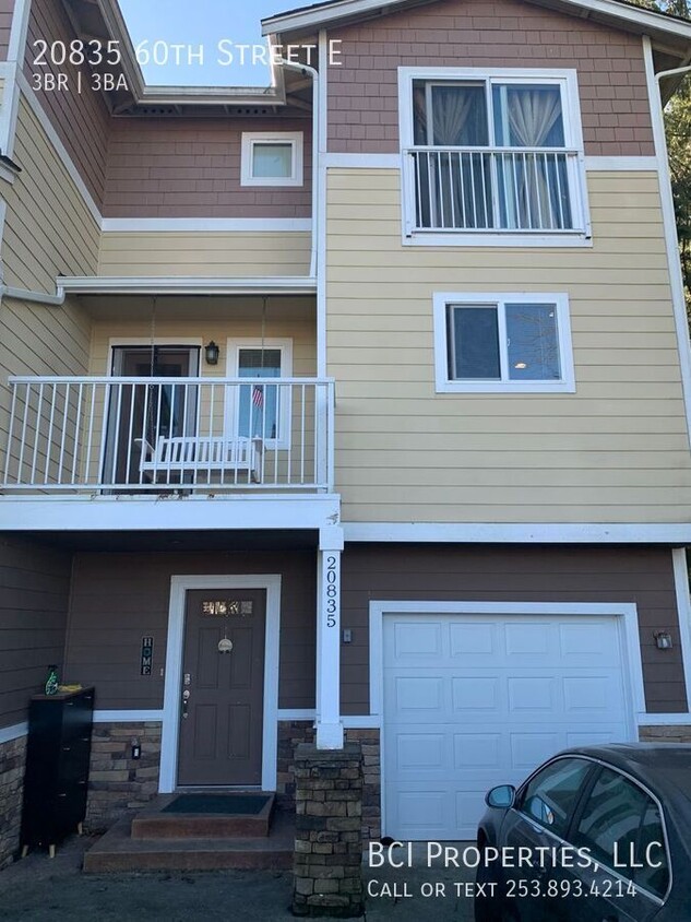 Foto principal - Beautiful 3 Bedroom Townhome in Desired Ne...