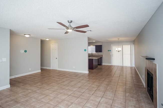 Foto del edificio - 390 Newbury Ct