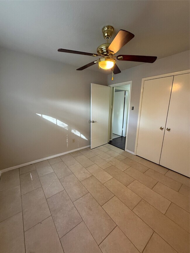 Building Photo - 5026 Tealgate Dr