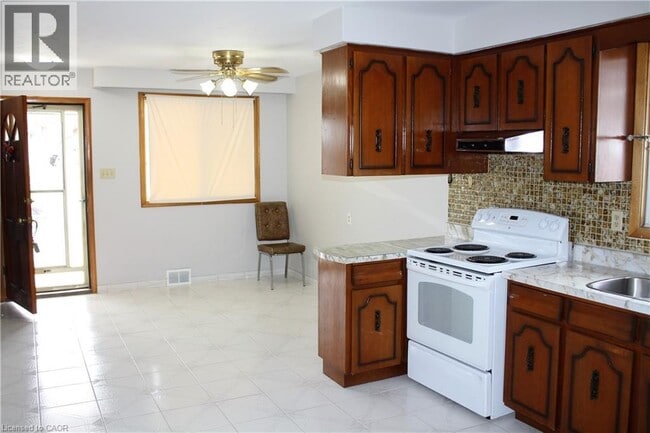 Building Photo - 69 Adair Ave N