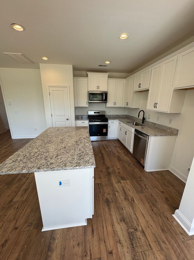 Foto del edificio - 3 Bedroom 2.5 Bath House in Hawthorne Land...
