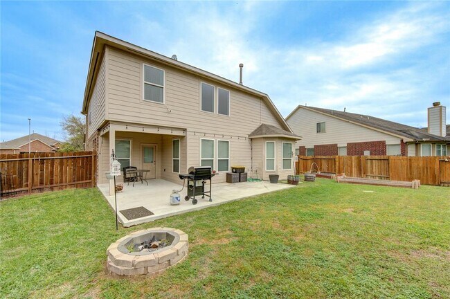 Foto del edificio - 29951 Spring Creek Ln