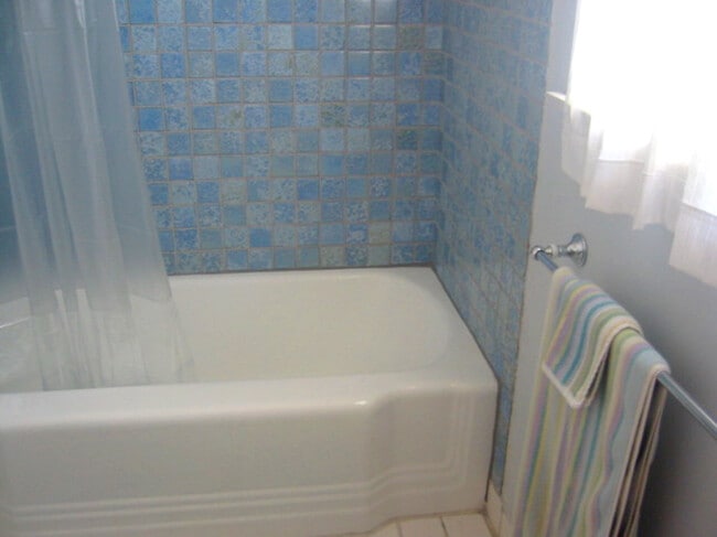 Foto del edificio - 1551 Rendall Pl