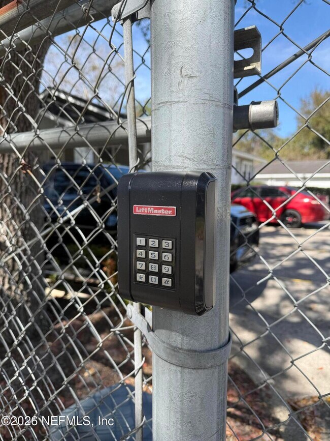 Foto del edificio - 2333 Gilmore St