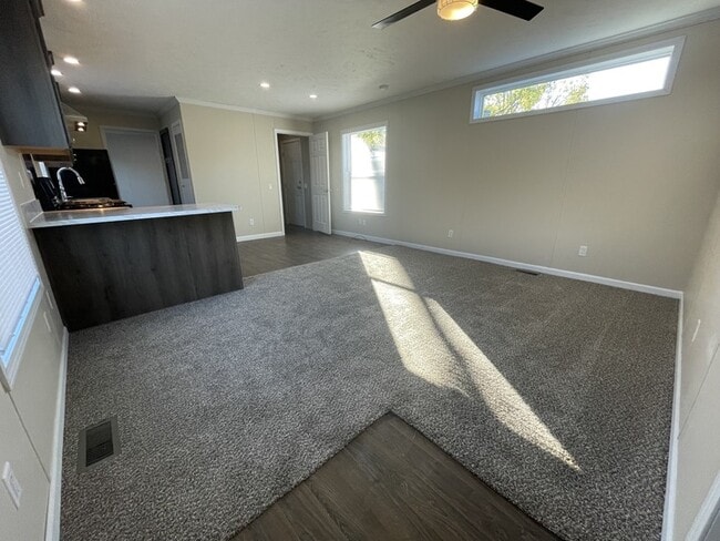 Foto del edificio - 38054 Versailles St